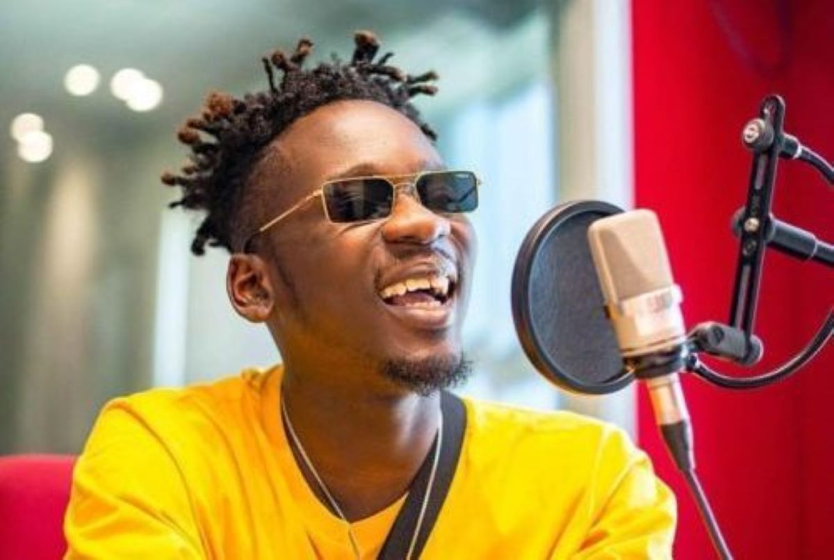 Mr. Eazi Begs Sarkodie, Shatta Wale, Stonebwoy For Help Over Missing Laptop & iPhone In Accra