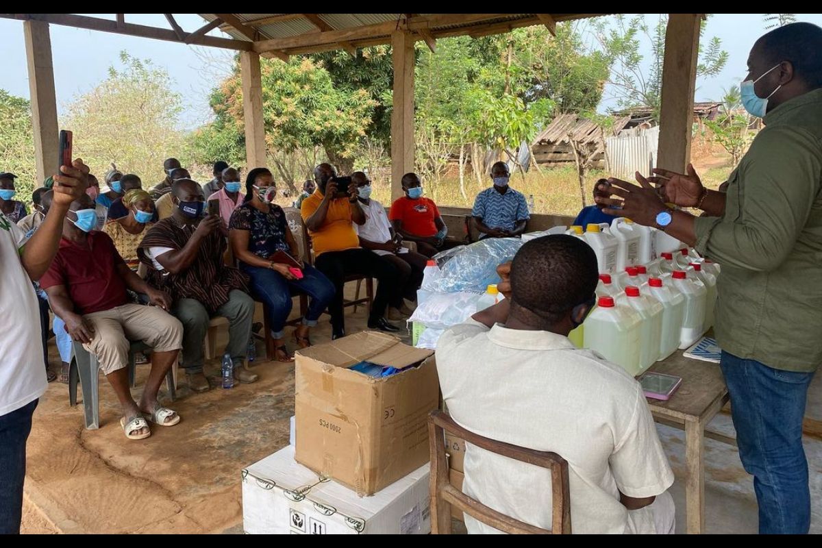 PHOTOS: John Dumelo Snubs Ayawaso West Wuogon And Donates Medical Items To A Community Clinic In His Hometown