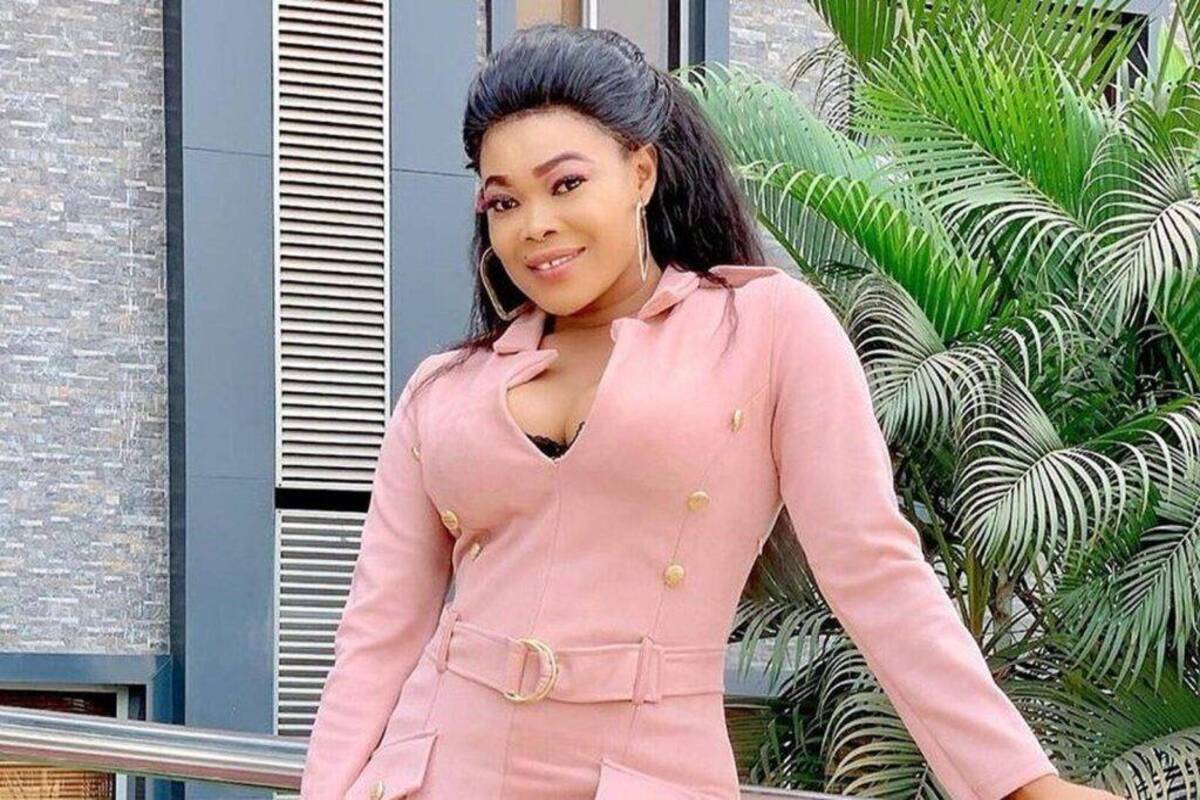 Ruby Ojiakor Hits The Streets Barefooted To Celebrate 1 Million Instagram Followers