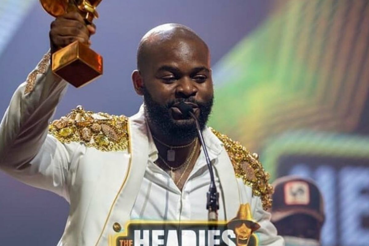 “My Head Deserves A Headie”- Falz Says As He Shares Lovely Photo Of Himself Receiving His Award
