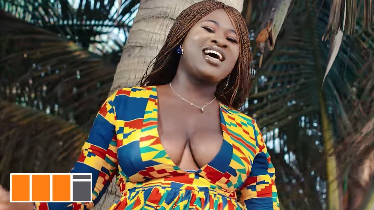 Photos: Sista Afia Pays Instagram To Show Her Sultry Chest To The Public
