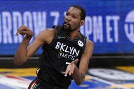 Which WNBA player did Kevin Durant date?