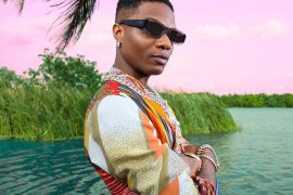 Wizkid Spotted Holding Hands With An Unknown Lady In A Club, Many Wonder If She’s His Baby Mama