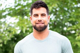 Blake Moynes Age, Birthday, Without Beard, Hometown, Instagram, Height, Painting, Family, Occupation Of The Bachelorette
