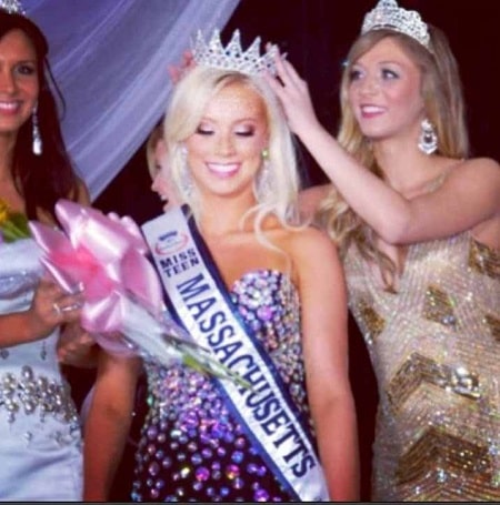 Taylor Higgins being crowned Miss Teen Massachusetts