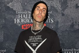 Does Travis Barker have burn scars from plane crash?