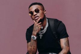 “Bring Him Back” – Wizkid ‘Barks’ At Bouncers Who Were Dragging A Fan Who Tore His Clothes