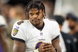 Lamar Jackson Age, Salary, Net Worth, Draft, Son, College, Contract, Awards, Jersey