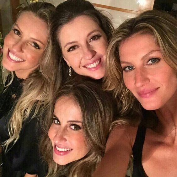 Gisele Bundchen and sisters