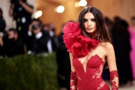 Is Emily Ratajkowski a smoker? What is Emily Ratajkowski ethnicity?