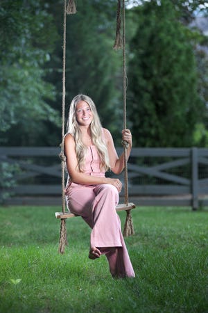 Lauren Akins