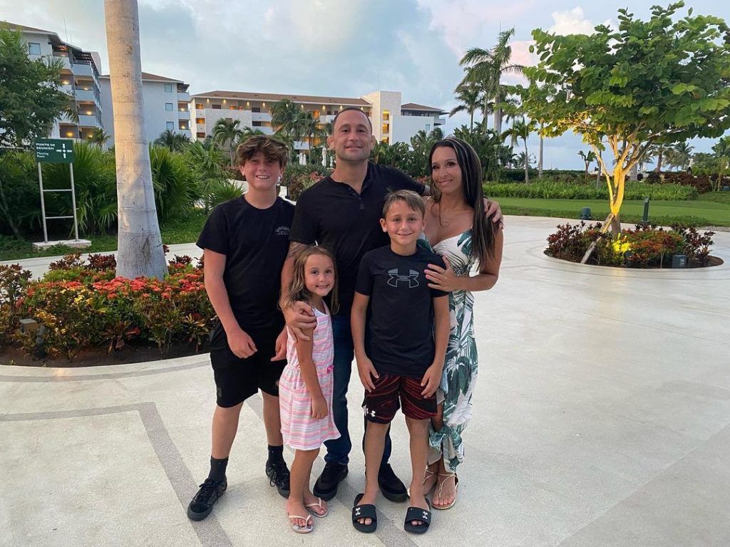 Frankie, Renee Edgar and children