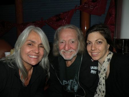 Willie Nelson and daughters