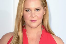 How much does Amy Schumer weigh?