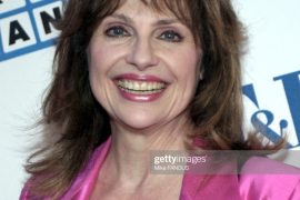 Is Janice Lynde a real pianist? Is Janice Lynde Related To Paul Lynde?