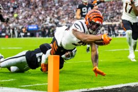 Joe Mixon Contract, Salary, Net Worth, Height, Weight, 40 Time, College, Age