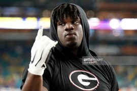 Where is Jordan Davis UGA from? Where did Jordan Davis go to college? How tall is Jordan Davis Georgia?