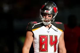 Who does Cameron Brate play for in the NFL? Did Cameron Brate score a touchdown? Is Cameron Brate active?