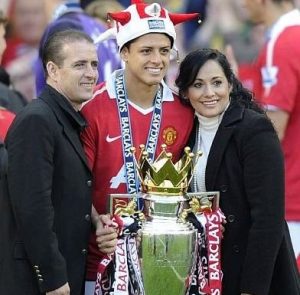Javier Hernández and his parents