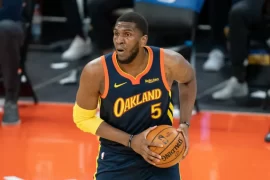 What is Kevon Looney good at? What is Kevon Looney free throw percentage? How many minutes does Kevon Looney play? How many 3s does Kevon Looney have?