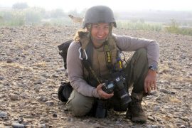 How did Lynsey Addario get into photography? Where does Lynsey Addario live now? Where was Lynsey Addario born?