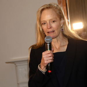 Suzy Amis Cameron