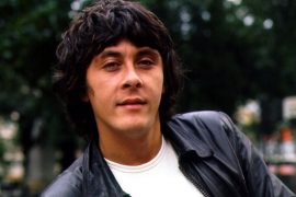 Did Richard Beckinsale wear a wig in Rising Damp?