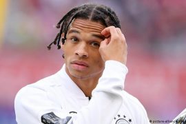 Is Leroy Sané left or right footed?
