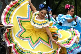 What are 3 facts about Cinco de Mayo? What is Cinco de Mayo traditions?