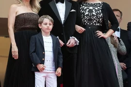 Who is John Travolta dating?