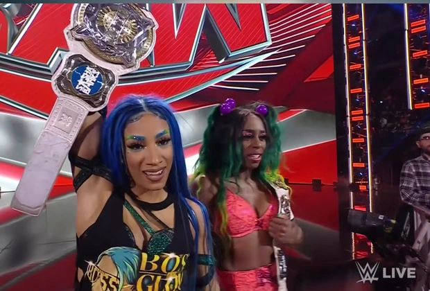 Sasha Banks and Naomi