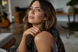 Was Mandy Moore a Disney kid? Does Mandy Moore play Rapunzel?