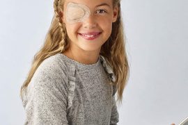 How do strapless eye patches stay on?
