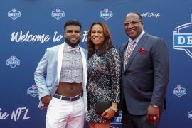 What did Ezekiel Elliott dad do? Did Stacy Elliott play football?