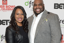Is Pastor John Gray still married? What is John Gray’s wife name?