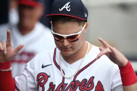 What is Joc Pederson’s necklace? Why does Joc Pederson wear a pearl necklace?