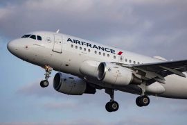 2 Air France Pilots Suspended After Fighting in Cockpit