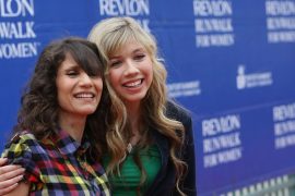 Jennette McCurdy Mother: Who was Debbie McCurdy?
