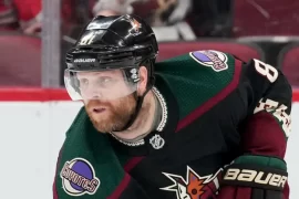 How is Phil Kessel good? Who played the most consecutive NHL games?