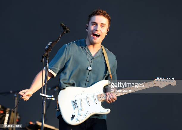 Sam Fender Age, Height, Parents, Nationality, Wife, Girlfriend ...