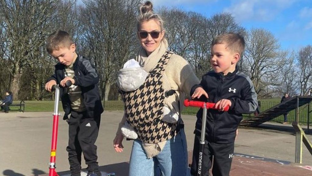 Helen Skelton and her children