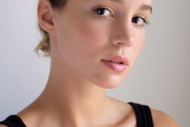 Does Alba Baptista speak Spanish?