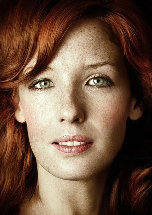 Young Kelly Reilly 