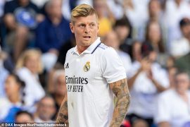 How many red cards does Toni Kroos have? How many yellow cards does Toni Kroos have?