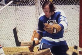 Who was the last goalie to not wear a mask?
