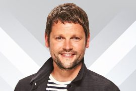 Is Gordon Smart A football Coach?