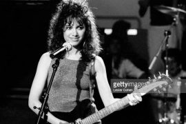 What guitar does Susanna Hoffs play?