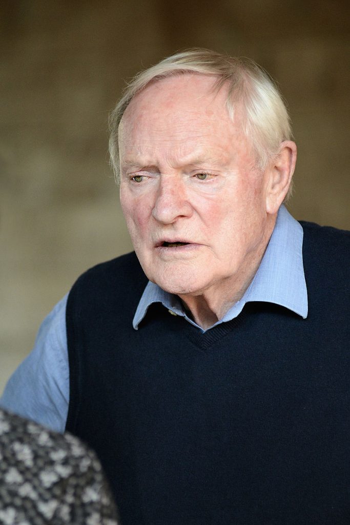 Julian Glover 