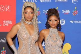 Is Chlöe Bailey older than Halle? Who’s older Chlöe or Bailey? What’s the age difference between Chloe and Halle?
