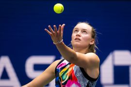 How does Elena Rybakina pronounce her name?